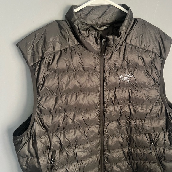 Arc’teryx Cerium LT Mens Size XL Down Vest Solid Black - Picture 2 of 5